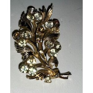 Vintage "ART" Gold Tone Rhinestone Floral Brooch Pin‎ Designer Signed